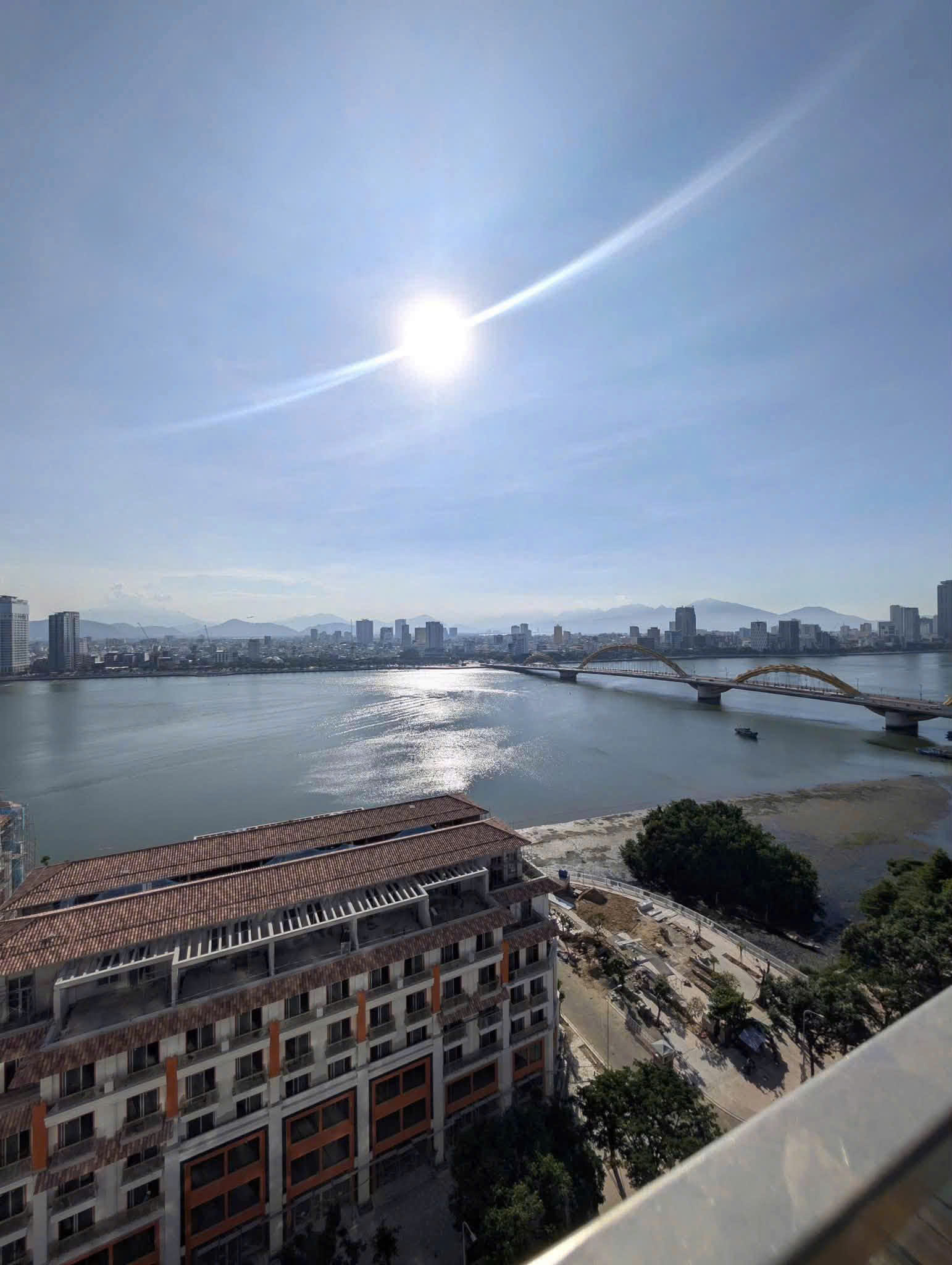 View sông từ căn hộ