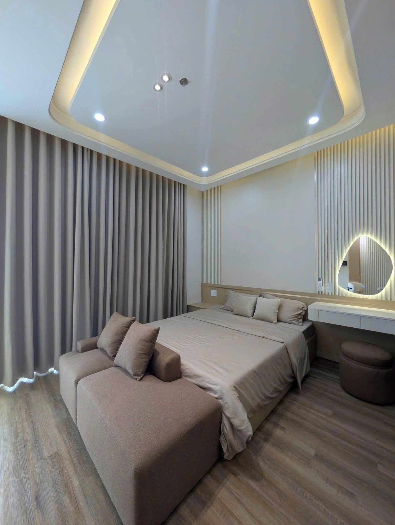 Sofa, giường và rèm